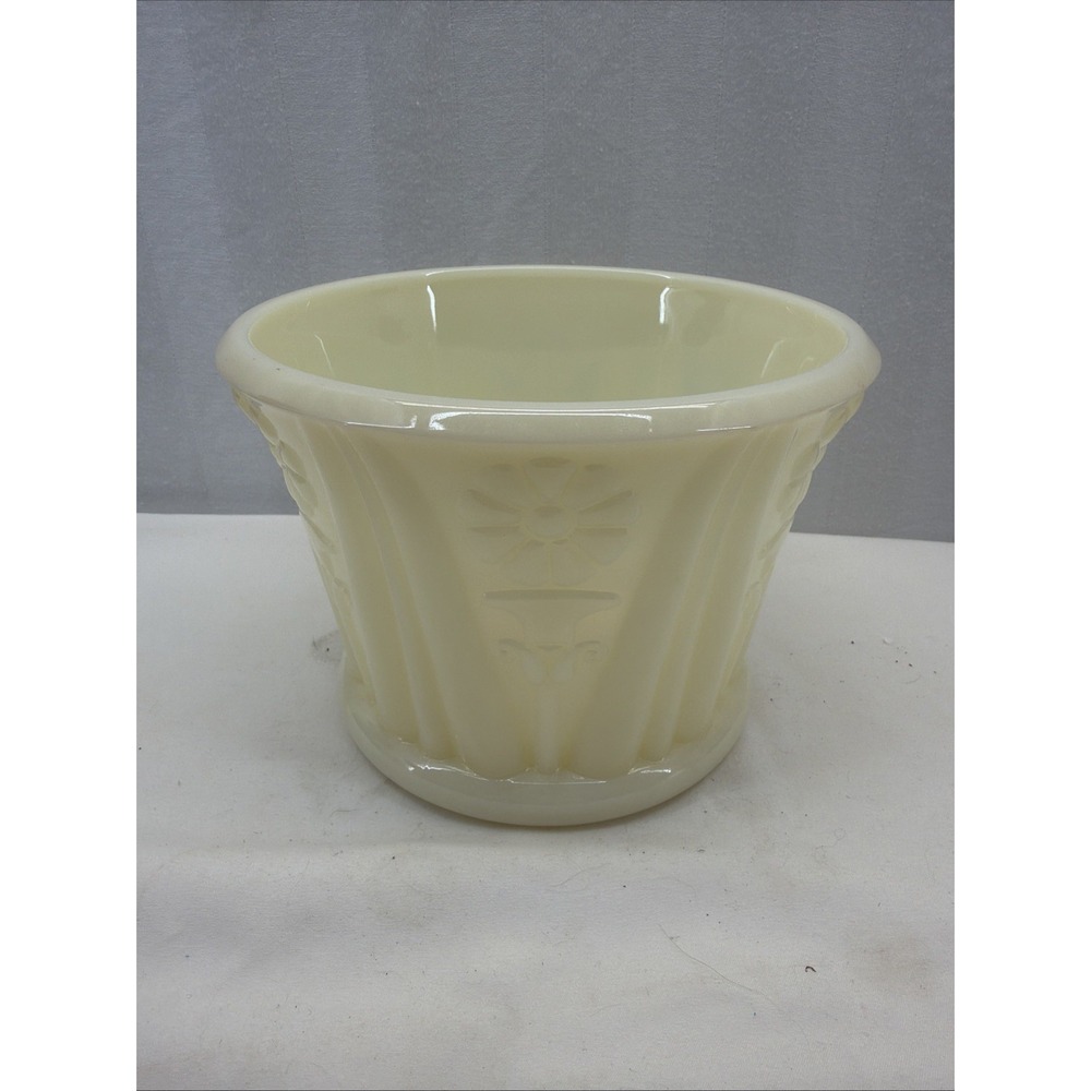 VINTAGE OMMA MILK GLASS PLANTER/POT/VASE 1976 DAISIES ON STEMS PATTERN 5"X 6"